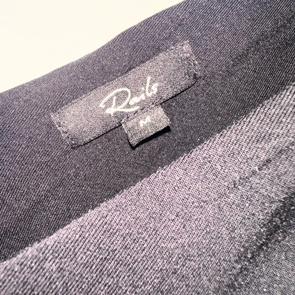 Rails Elegant Black Sleeveless Dress - Picture 4 of 5